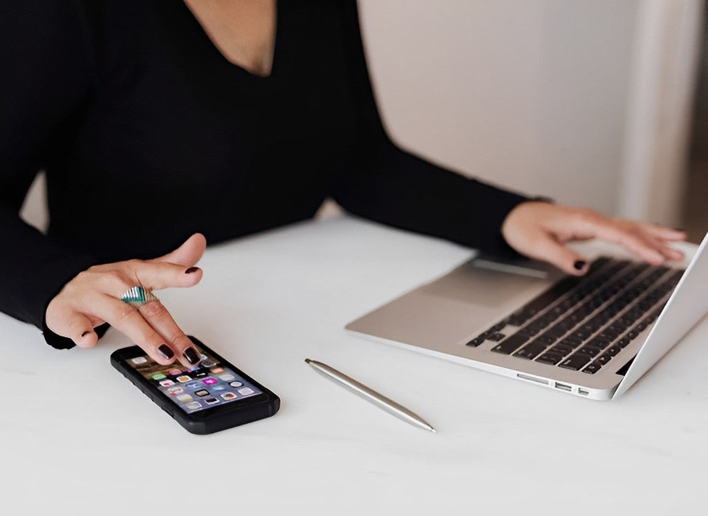Unleash Your Style with Nail Gel Colors That Complement Your Tech Accessories